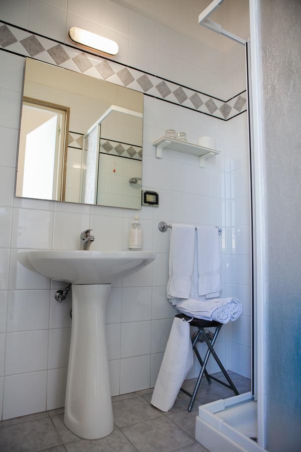 Albergo Lucy Trani Habitación foto