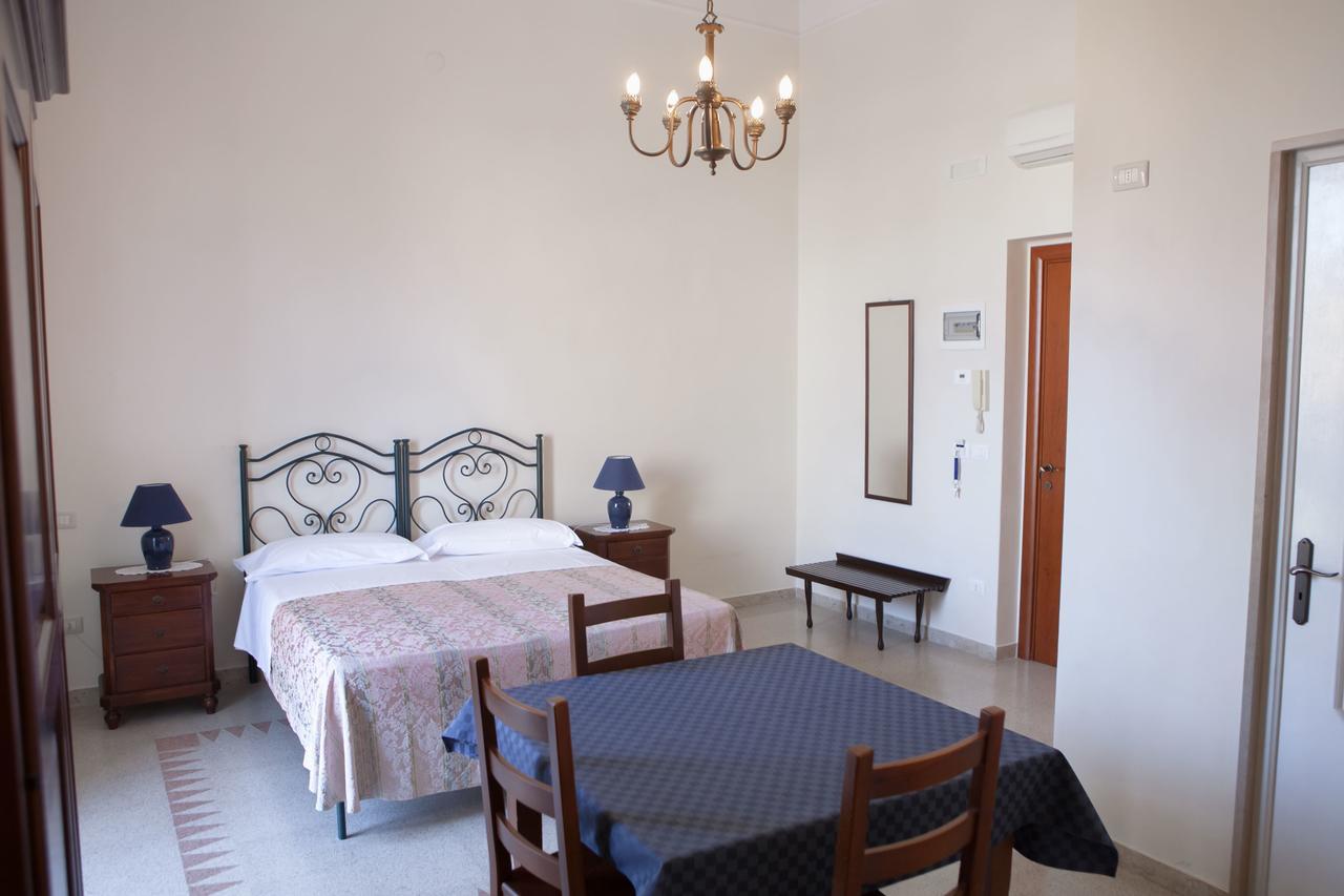 Albergo Lucy Trani Habitación foto