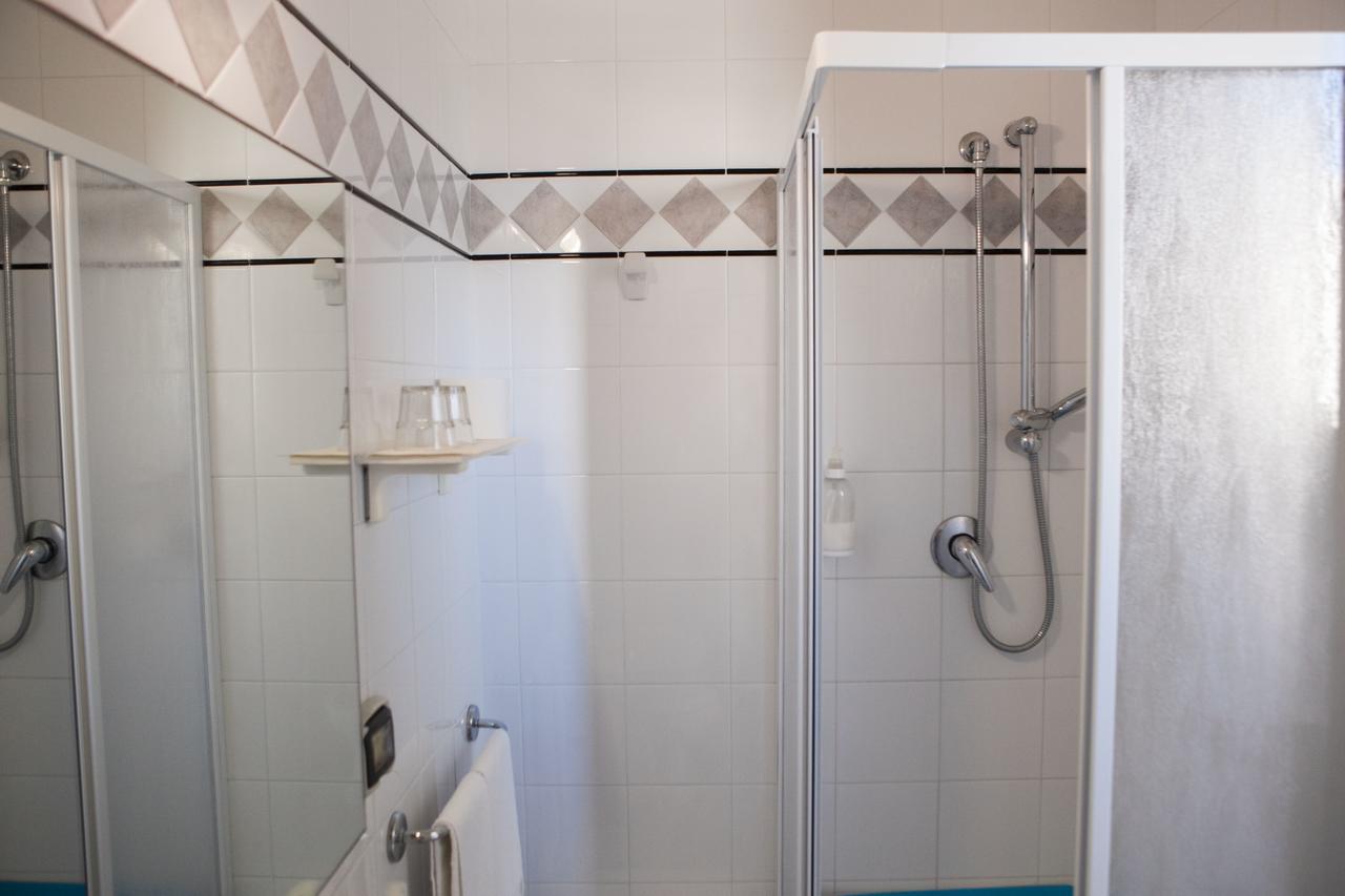 Albergo Lucy Trani Habitación foto