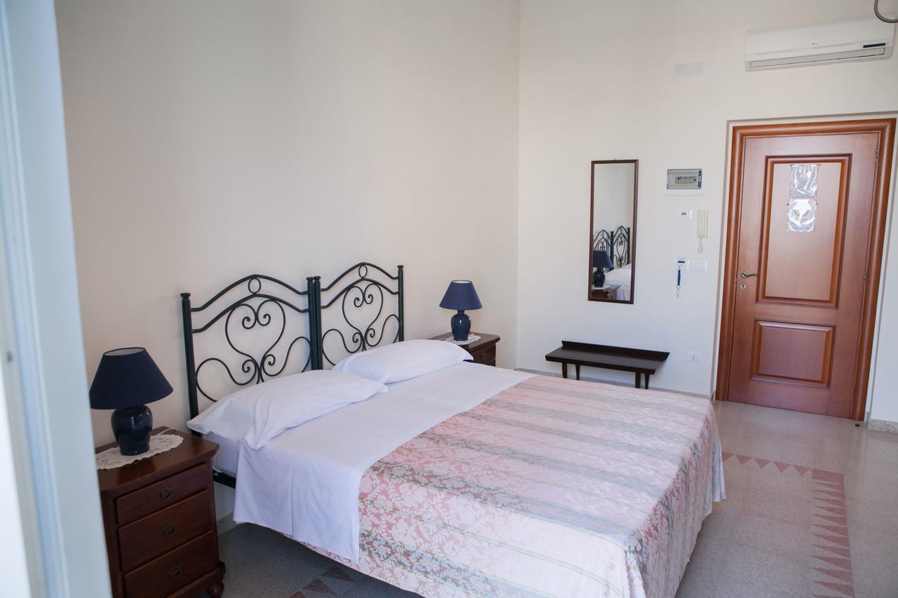 Albergo Lucy Trani Habitación foto