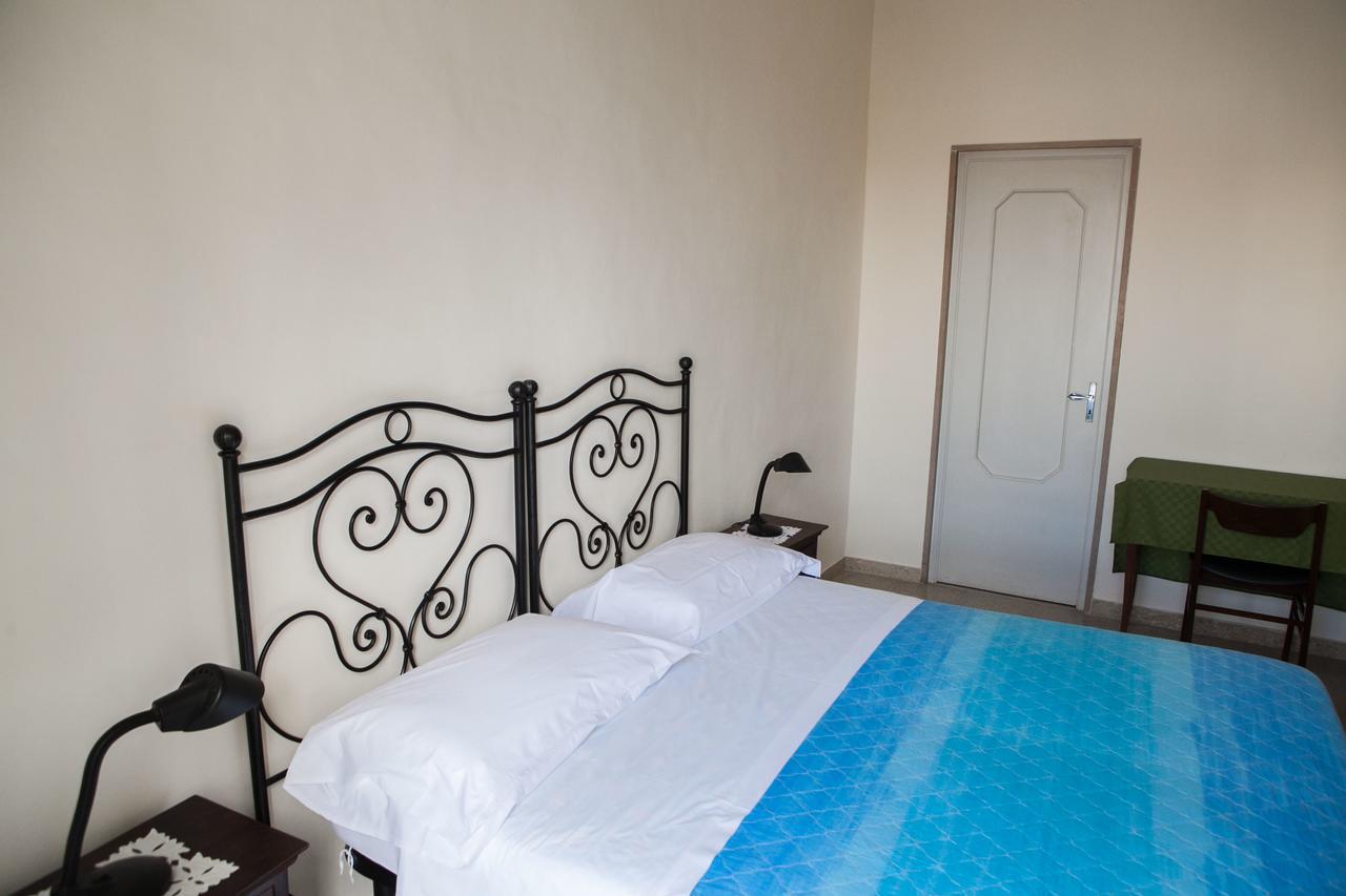 Albergo Lucy Trani Exterior foto