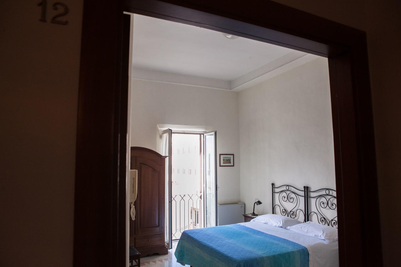 Albergo Lucy Trani Exterior foto