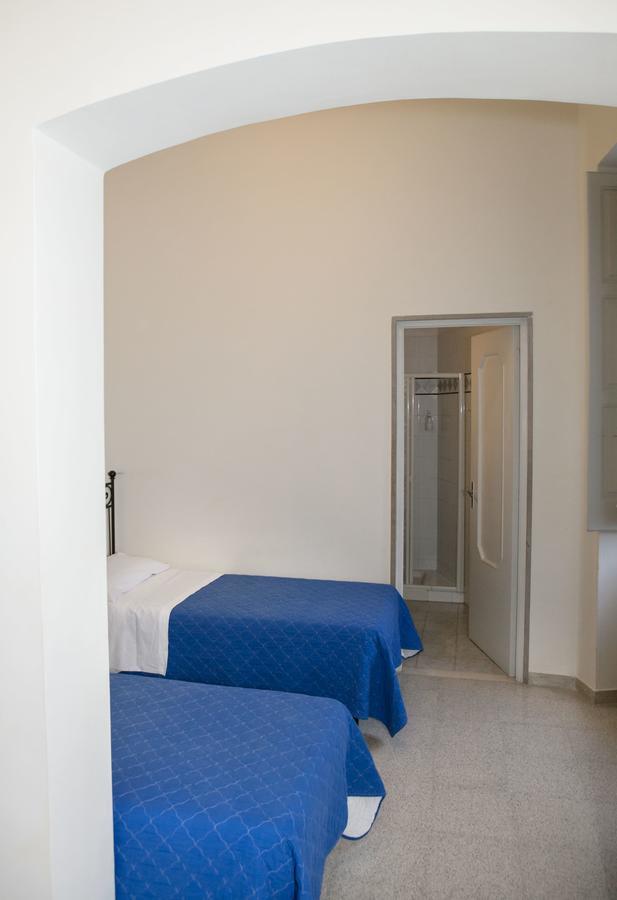 Albergo Lucy Trani Exterior foto