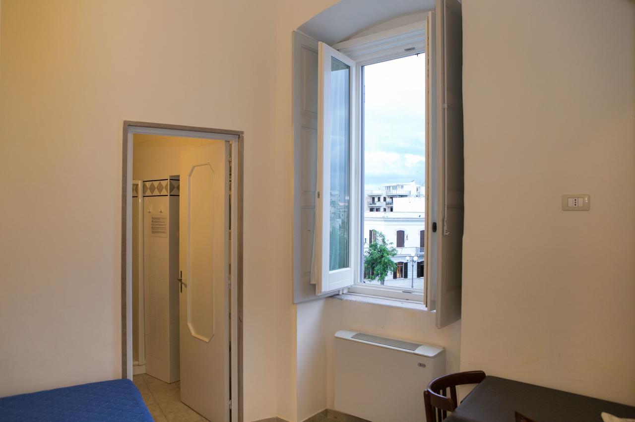 Albergo Lucy Trani Exterior foto