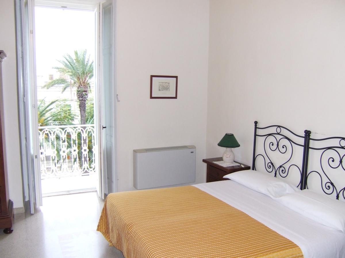 Albergo Lucy Trani Habitación foto